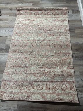 Gorgeous New Medallion Blush and Cream Vintage-Style Area Rug